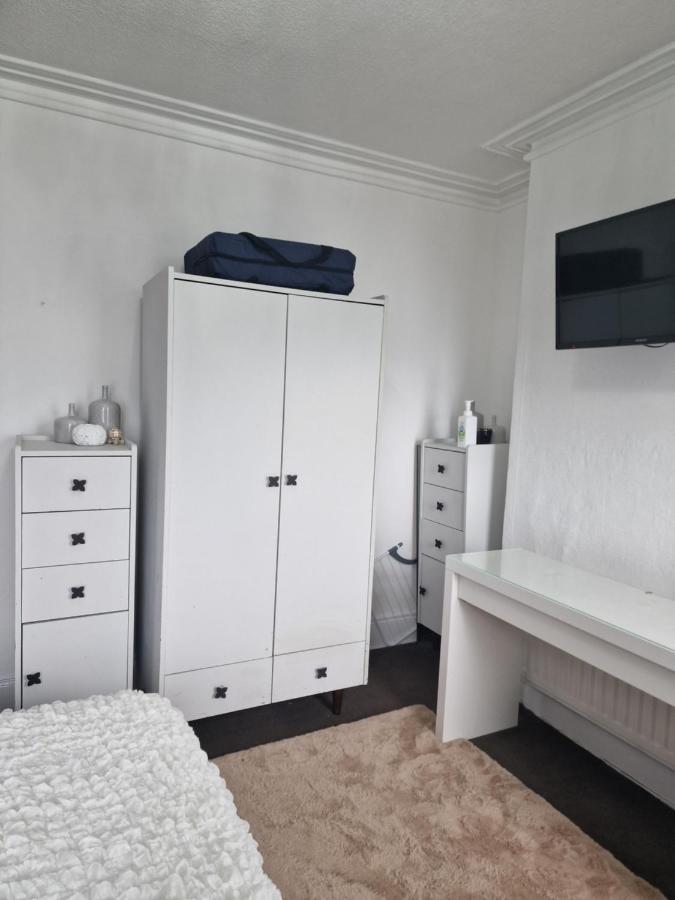 Double Rooms, Free Continental Breakfast, Pics And Full Address Sent After Booking, 2 Miles To City Centre Belfast Extérieur photo
